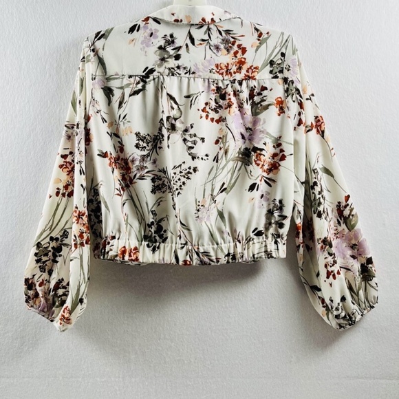Drew Ivory Floral Print Cropped Button Front Blouse Size Medium Cottagecore - Picture 4 of 9